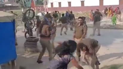 യുപിയിൽ പൊലീസും ജനക്കൂട്ടവും ഏറ്റുമുട്ടി, സ്ത്രീകളടക്കമുള്ളവർക്ക് പൊലീസിന്റെ ക്രൂരമർദ്ദനം- വീഡിയോ