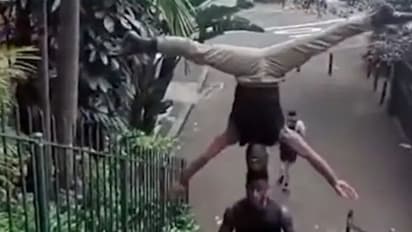 വിചിത്രമായ ചലഞ്ചുമായി യുവാക്കള്‍; ആരും അനുകരിക്കല്ലേ...