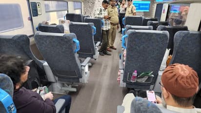 అసదుద్దీన్ ఒవైసీ ప్రయాణిస్తున్న వందే భారత్ కోచ్పై రాళ్ల దాడి.. అహ్మదాబాద్ నుంచి సూరత్ వెళ్తుండగా ఘటన