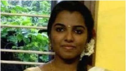 കാമുകൻ നല്കിയ ശീതളപാനീയം കുടിച്ച് അവശയായ വിദ്യാർത്ഥിനി മരിച്ചു