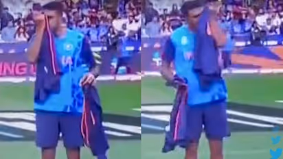 'സ്വന്തം വസ്ത്രം തിരിച്ചറിയാന് ഇതല്ലാതെ മറ്റൊരു വഴിയില്ല'; സ്വന്തം ജാക്കറ്റ് മണത്തറിഞ്ഞ് അശ്വിന്- വീഡിയോ