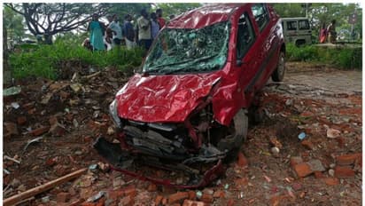 ആലപ്പുഴയിൽ വിദ്യാർത്ഥികൾക്കിടയിലേക്ക് കാർ ഇടിച്ചു കയറി, 5 പേര്ക്ക് പരിക്ക്