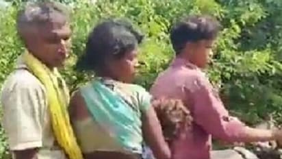 Ambulance ಸಿಗದೆ ಬೈಕ್‌ನಲ್ಲಿ ಮಗಳ ಮೃತದೇಹವನ್ನು 65 ಕಿ.ಮೀ. ಹೊತ್ತೊಯ್ದ ಪೋಷಕರು