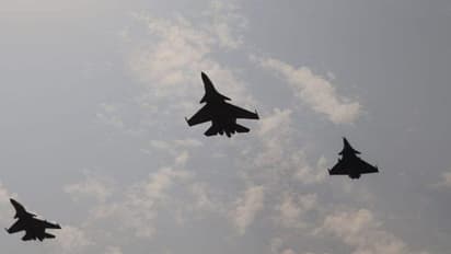 पाकिस्तान सीमा पर क्यों गरजे राफेल, सुखोई और तेजस...क्या है पूरा माजरा कि फ्रांस के अधिकारी भी पहुंचे राजस्थान