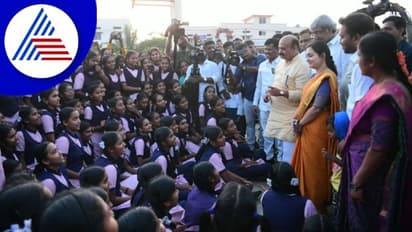 Chitradurga: ವಸತಿ ಶಾಲಾ ಮಕ್ಕಳಿಗೆ ಸಿಎಂ ಕಿವಿಮಾತು,  ಉನ್ನತ ಅಧಿಕಾರಿಗಳಾಗಿ ಎಂದು ಹಾರೈಕೆ