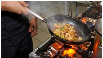 ഭക്ഷണങ്ങള് ആവര്ത്തിച്ച് ചൂടാക്കി കഴിക്കരുതെന്ന് പറയുന്നതിന്റെ കാരണം