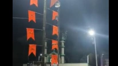 కర్ణాటకలో మత ఘర్షణ.. శృంగేరిలో మసీదు ఎదుట వెలిసిన కాషాయ జెండాలే కారణం..