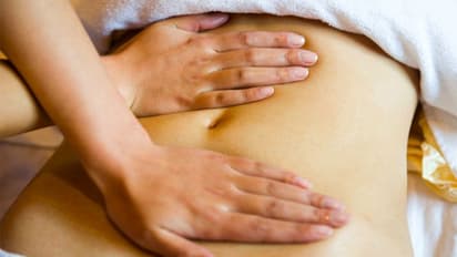 क्या होती है फर्टिलिटी मसाज, क्या इसे करवाने से प्रेग्नेंट होने में मिलती है मदद