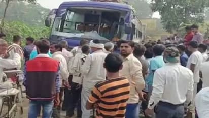 अलीगढ़ में 70 मजदूरों से भरी बस में गिरी हाईटेंशन लाइन, आग लगने से कई झुलसे व 2 की हालत है गंभीर