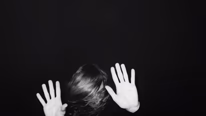 20 మంది పిల్లలపై కామంతో కీచక ఉపాధ్యాయుడి అఘాయిత్యం.. తరగతి గదిలోనే జుగుప్సాకరంగా..!