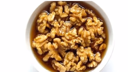 ദിവസവും നാലോ അഞ്ചോ കുതിർത്ത വാൾനട്ട് കഴിക്കുന്നത് ശീലമാക്കൂ, ​ഗുണങ്ങൾ ഇതാണ്