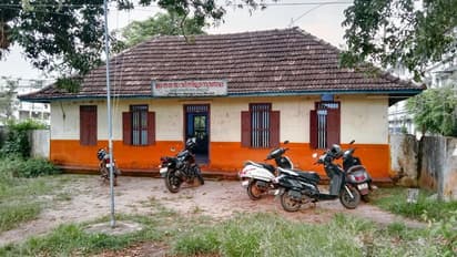 ദേശീയപാത വികസനത്തിനായി വഴിമാറി നാടിന്റെ 'അക്ഷര വെളിച്ചം'