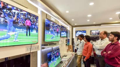 बाप रे बाप इतनी बड़ी हार के बाद कहां मुंह छिपाएं, 16 सेमीफाइनल में 10 विकेट से हार का रिकॉर्ड इंडिया के नाम