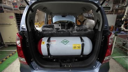 റെഡിയായ സിഎൻജി കാറുകൾ ദില്ലിയിലെത്തിച്ച് മാരുതിയും ടാറ്റയും