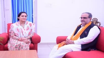 मैनपुरी में नेताजी की दोनों बहुएं होंगी आमने-सामने! डिंपल का नाम हुआ फाइनल तो BJP के दांव पर टिकीं सबकी नजर