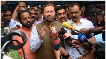 'കേരളത്തിലെ സിപിഎം സർക്കാർ അരാജകത്വം സൃഷ്ടിക്കുന്നു,ഭരണഘടനയെ വെല്ലുവിളിക്കുന്നു' പ്രകാശ് ജാവഡേക്കർ