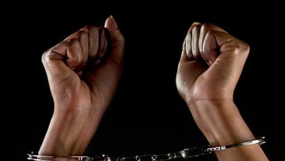 ಬೆಂಗಳೂರು: ಕಸ್ಟಮ್ಸ್ ಅಧಿಕಾರಿ ಸೋಗಿನಲ್ಲಿ ವಂಚನೆ: ದಂಪತಿ ಬಲೆಗೆ