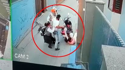 मां को पिस्टल अड़ाकर लूटने लगा चोर, बिना डरे बदमाश से भिड़ी 8 साल की स्कूली छात्रा