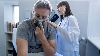 क्या है न्यूमोनिया, कैसे और कितने तरह की होती है ये बीमारी, जानें लक्षण, बचाव और इलाज का सही तरीका