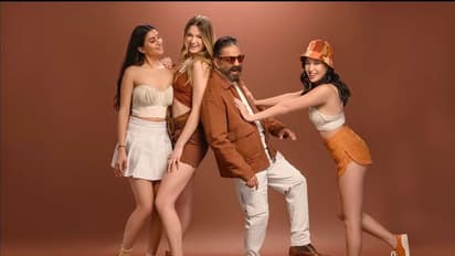 இளமை இதோ... இதோ! 68 வயதிலும் மூன்று அழகிகளுடன் அட்ராசிட்டி செய்யும் ஆண்டவர்! கமல்ஹாசனின் லேட்டஸ்ட் போட்டோ ஷூட்