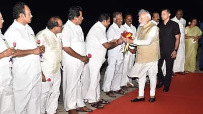 பிரதமரை வழியனுப்பி வைத்த ஈபிஎஸ்-ஓபிஎஸ்… எந்த பேச்சுவார்த்தையும் நடத்தாததால் ஏமாற்றம்!!