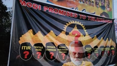 'മോദി ഗോ ബാക്ക്' തെലങ്കാനയിലും; പോസ്റ്ററുകൾ പതിച്ച് ടിആർഎസ്, പ്രധാനമന്ത്രിയെ സ്വീകരിക്കാനെത്താതെ കെസിആർ