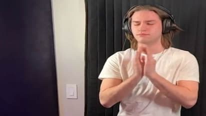 Clapping Record : 1 मिनट में 1140 बार तालियां बजाकर बनाया वर्ल्ड रिकॉर्ड, वीडियो देखकर यकीन करना मुश्किल