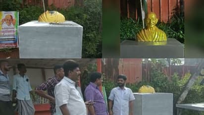 കൊല്ലം എഴുകോണിൽ ഗാന്ധി പ്രതിമ തകർത്തു, പിന്നിൽ സിപിഎം എന്ന് കോൺഗ്രസ്; കേസെടുത്ത് പൊലീസ്