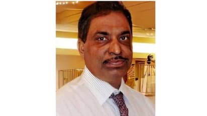 കേരളത്തിലേക്കുള്ള യാത്രയ്ക്കിടെ വിമാനത്തില്‍ വെച്ച് ഹൃദയാഘാതം; അമേരിക്കന്‍ മലയാളി മരിച്ചു