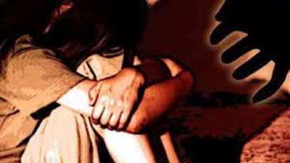 शादीशुदा युवक ने किशोरी का अश्लील वीडियो बनाकर 6 महीने तक किया दुष्कर्म, घरवालों को ब्लैकमेल कर किया ये काम