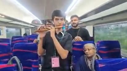 ವಂದೇ ಭಾರತ್ ಎಕ್ಸ್‌ಪ್ರೆಸ್‌ನಲ್ಲಿ ವಂದೇ ಮಾತರಂ ಹಾಡಿದ ಬೆಂಗಳೂರು ವಿದ್ಯಾರ್ಥಿಗಳು!