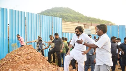 రిషికొండను పరిశీలించిన పవన్ కల్యాణ్... మట్టి గుట్టపైకెక్కి, అంతా తిరుగుతూ ఆరా (వీడియో)