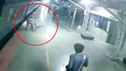 RPF जवान की सतर्कता से बची मासूम की जान, केरल के तिरुर स्टेशन की घटना