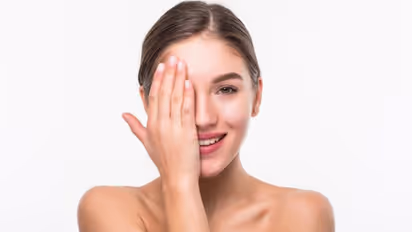 జస్ట్ 5 నిమిషాలు ముఖాన్ని ఇలా మసాజ్ చేసారంటే.. మీరెంత అందంగా మారుతారో..!
