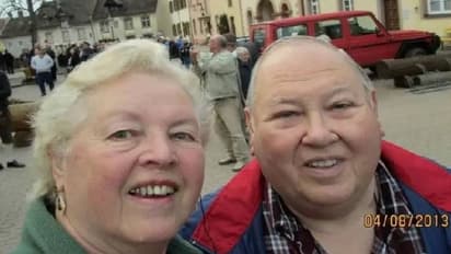 ഭാര്യയെ തീവിഴുങ്ങി, ഓടി രക്ഷപ്പെടാൻ ശ്രമിക്കാതെ ഒപ്പം മരിച്ച് വൃദ്ധനും