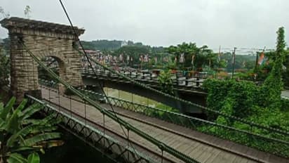 അറ്റകുറ്റപ്പണികൾ തുടങ്ങി, പുതുമോടിയിൽ സഞ്ചാരികളെ വരവേൽക്കാൻ പുനലൂർ തൂക്കുപാലം