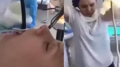 ഉറങ്ങിക്കിടന്ന സ്ത്രീയുടെ വായിലൂടെ വയറിനുള്ളിൽ കയറി പാമ്പ്, പുറത്തെടുത്തു