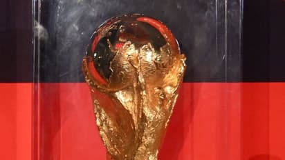സ്വര്‍ണക്കപ്പ് ഖത്തറില്‍ പറന്നിറങ്ങി; ഫിഫ ലോകകപ്പിന് ദിനമെണ്ണി ആരാധകർ 