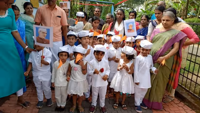 ശിശുദിന റാലിയില് കാവിക്കൊടി; വയനാട് നെല്ലിക്കരയില് പ്രതിഷേധവുമായി സിപിഎമ്മും ഡിവൈഎഫ്ഐയും