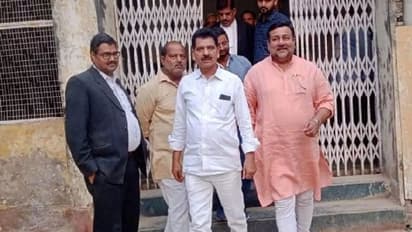 फतेहपुर: पूर्व भाजपा विधायक विक्रम सिंह समेत 4 को कोर्ट ने सुनाई सजा, बूथकर्मी से मारपीट का लगा था आरोप