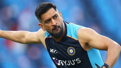 പോണ്ടിംഗിനേക്കാള് മികച്ച ക്യാപ്റ്റന് ധോണി; കാരണങ്ങള് എണ്ണിപ്പറഞ്ഞ് ബ്രാഡ് ഹോഗ്