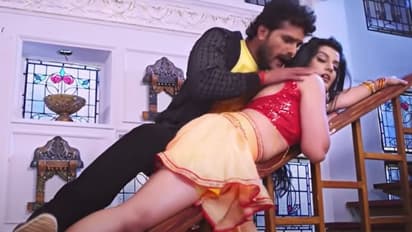 खेसारी लाल यादव के साथ अक्षरा सिंह हो गई बेकाबू, हॉट और बोल्ड सांग 'Karwa Tel 3' हुआ वायरल