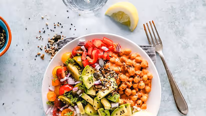 ഉയർന്ന കൊളസ്ട്രോൾ കുറയ്ക്കാൻ ഭക്ഷണത്തിൽ ശ്രദ്ധിക്കേണ്ടത് എന്തൊക്കെ?