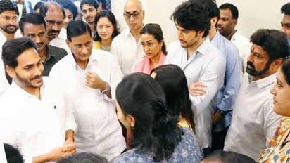 కృష్ణకు నివాళులర్పించిన ఏపీ సీఎం జగన్:కుటుంబ సభ్యులకు ఓదార్పు