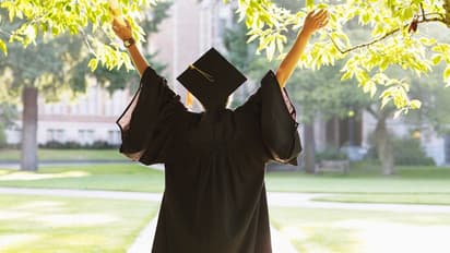 पढ़ाई और यात्रा में सफलता चाहते हैं तो आपके साथ कितने लोग होना जरूरी हैं?