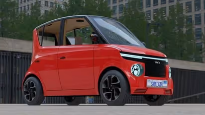 PMV EaS-E Launched: महज 2 हजार रुपए में बुक करें देश की सबसे सस्ती ई-कार, सिंगल चार्ज में चलेगी 200 km