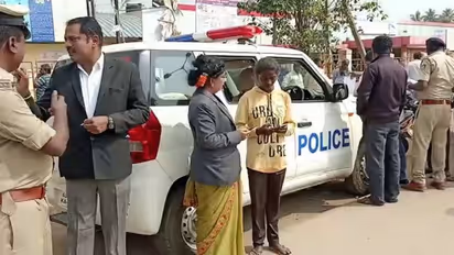 ವಾಹನ ಸವಾರರಿಗೆ ಫೈನ್‌ ಹಾಕಲು ರಸ್ತೆಗಿಳಿದ ಜಡ್ಜ್: ಪೊಲೀಸರಿಗೆ ಪಾಠ