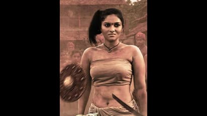 மார்பக வரி கேட்டதால் மார்பை அறுத்தெறிந்த சிங்கப்பெண் நங்கேலி! உண்மை கதையை உரக்கச்சொல்லி பேசுபொருளான மலையாளபடம்