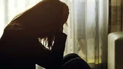 పురుషులకు నగ్నచిత్రాలు పంపి, బ్లాక్ మెయిల్.. కాపురంలో నిప్పులు పోసి,  డబ్బులు వసూలు చేసి.. కిలేడీ అరెస్ట్.. 