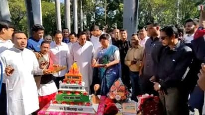 कमलनाथ ने जन्मदिन पर काटा हनुमानजी की तस्वीर लगा केक, मचा बवाल...सीएम शिवराज बोले-ये बगुला भगत